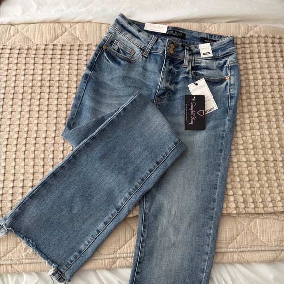 Judy Blue Jeans - Picture 2 of 3